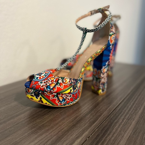 Platform Sandals - Picture 5 of 11